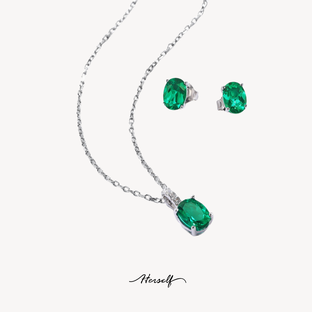 Oval Emerald Pendant Necklace