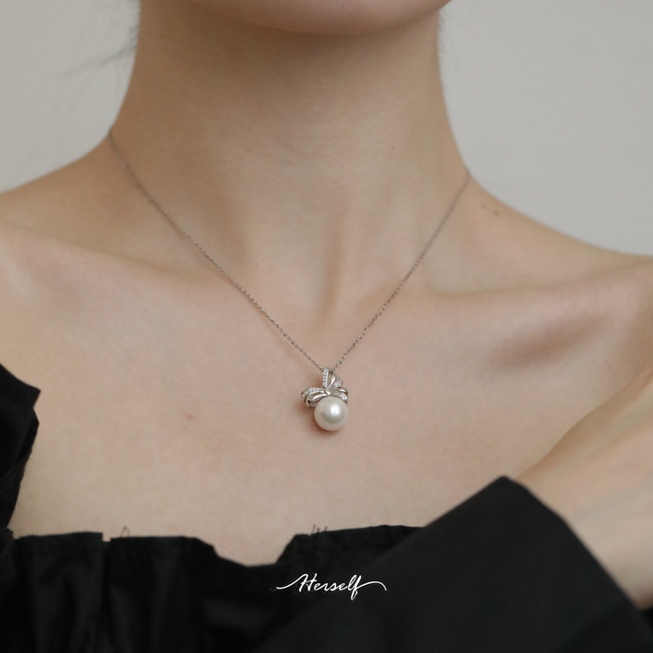Blair Bowknot Pearl Necklace
