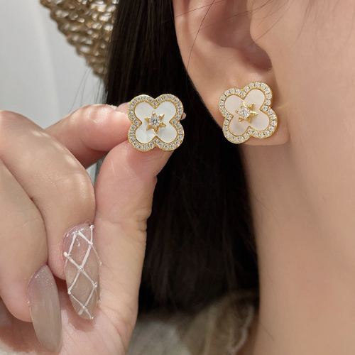 Stella Clover Star Earrings