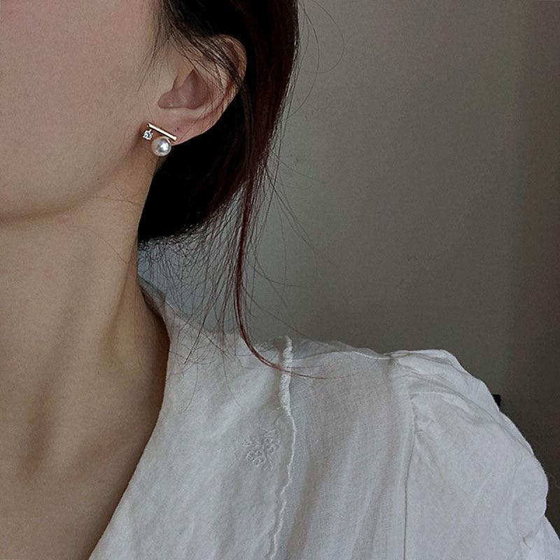 Mini Balance Beam Earring – Herself Jewelry